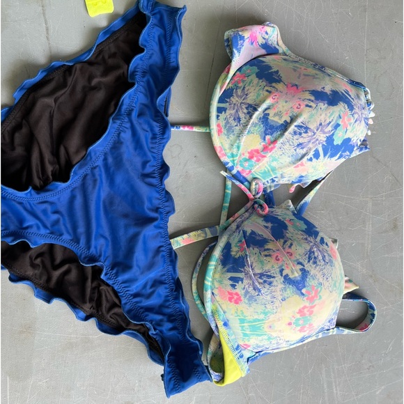 Victoria’s Secret bikini - Picture 1 of 6